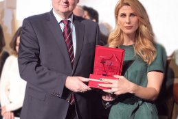 Avrupa Birliği Türkiye Delegasyonu Başkanı’ndan Arş. Gör. Dr. Nagihan Çakar Bikiç’e Plaket