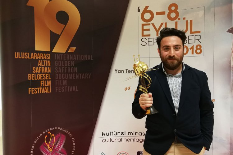 Sezer Ağgez “Uluslararası Altın Safran Belgesel Film Festivali”nde Birincilik Ödülü Aldı