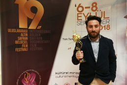 Sezer Ağgez “Uluslararası Altın Safran Belgesel Film Festivali”nde Birincilik Ödülü Aldı